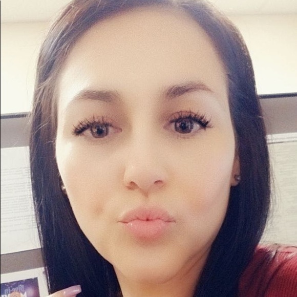 Meet your Posher, Cynthia - Picture 1 of 1